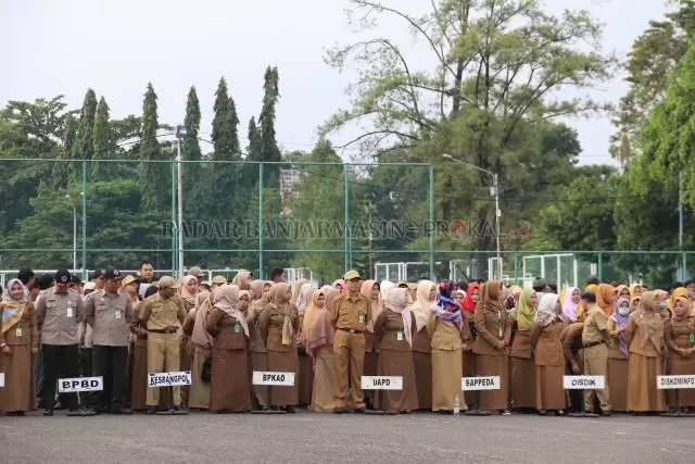 DILARANG CUTI NATARU: Aparatur Sipil Negara (ASN) di lingkup Pemko Banjarbaru tak diperkenankan mengambil cuti dan bepergian keluar daerah di momen Nataru. Foto dijepret sebelum pandemi. | Foto: Muhammad Rifani/Radar Banjarmasin