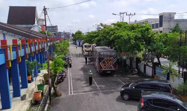BATAS KOTA: Terminal Pal Enam di Jalan Pramuka yang kini dikelola Pemprov Kalsel. | FOTO: WAHYU RAMADHAN/RADAR BANJARMASIN