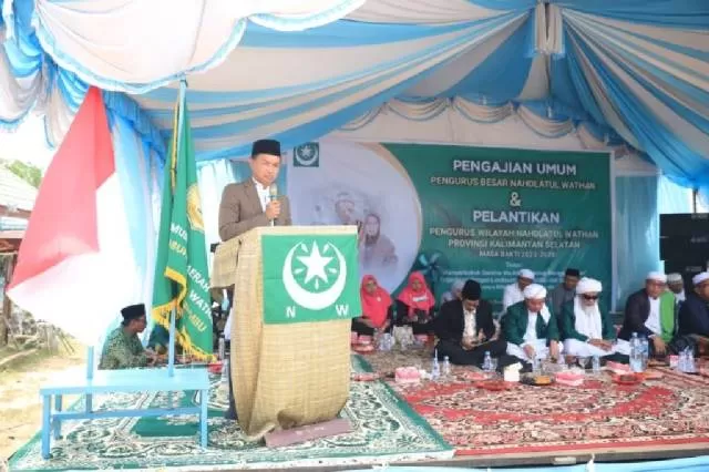 PELANTIKAN: Sekda Ambo Sakka memberikan sambutan saat menghadiri pelantikan pengurus Nahdlatul Wathan wilayah Tanbu akhir pekan tadi