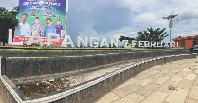 PENERANGAN: Lapangan 7 Februari di Pagatan rencana akan ditambah lampu, karena minimnya sarana penerangan malam hari di kawasan ini