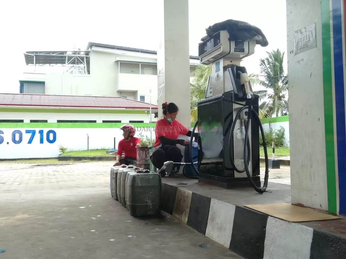 NELAYAN BUTUH BBM: Nelayan mengaku kebingungan atas kesepakatan adanya toleransi penggunaan jeriken hingga 12 Januari.