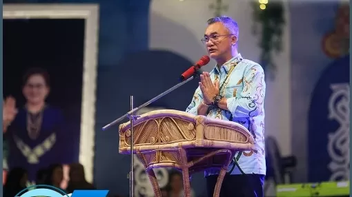 HADI ARIS ISKANDAR/RADAR TARAKAN  TUTUP HUT: Bupati Malinau, Wempi Wellem Mawa memberikan sambutan sekaligus menutup  rangkaian HUT ke-23 Kabupaten Malinau .
