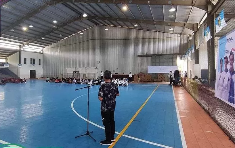 HADI ARIS/RADAR TARAKAN     TURNAMEN FUTSAL: Bupati Malinau, Wempi Wellem Mawa saat menyampaikan sambutan kepada peserta turnamen futsal KNPI Malinau.