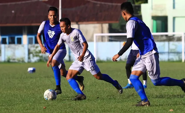 GARANSI POSISI : Gelandang Yusuf Efendi punya kans besar masuk starting eleven Persiba saat menjamu PSIM Jogjakarta, Sabtu (22/6) malam.