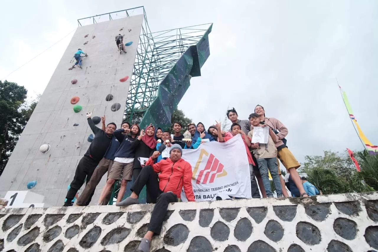 SANG JUARA : Tim panjat FPTI Balikpapan sukses merebut enam emas pada Kejurprov Panjat Youth dan Junior di Bontang.