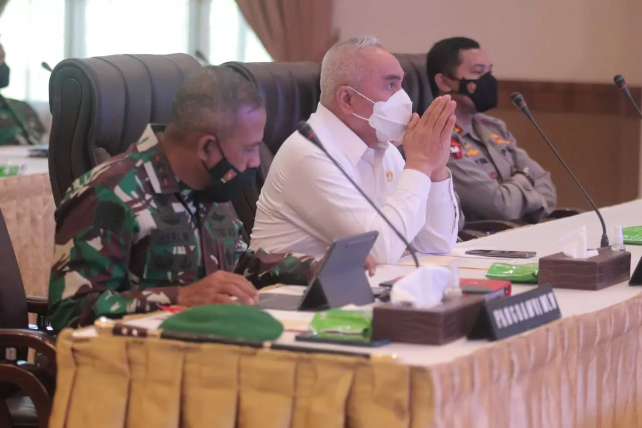 Forkopimda Provinsi Kaltim lakukan rapat terkait pengawasan mudik di gedung Mahakam Polda Kaltim, Rabu (21/4). (ISTIMEWA)