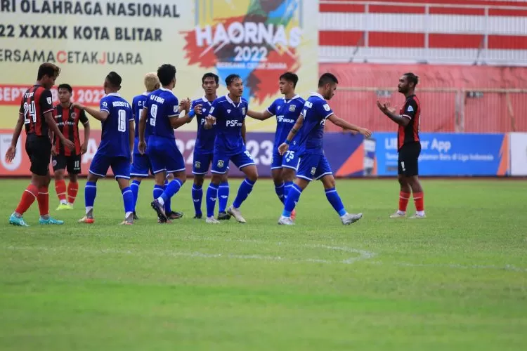 Persiba (biru) gagal melanjutkan tren positif setelah tumbang 3-2 kontra PDS pada pekan ke-3 Liga 2.  (FOTO : Media Officer Persiba)