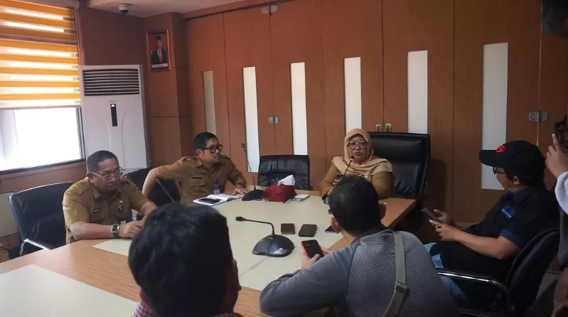 Dinas PU Balikpapan memberi perpanjangan waktu pengerjaan proyek DAS Ampal kepada kontraktor PT Fahreza Duta Perkasa selama 50 hari ke depan dan denda berjalan.