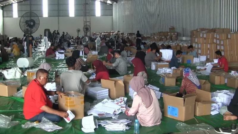 Komisi Pemilihan Umum (KPU) Kota Balikpapan menemukan sebanyak 3.000-an lembar surat suara Pemilihan Umum (Pemilu) 2024 rusak. (Foto : Istimewa)
