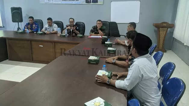 KOORDINASI: Dinas Kelautan dan Perikanan (DKP) Kaltara berencana memasang rambu zonasi rumput laut di perairan Pantai Amal.