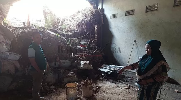 PERLU DIWASPADAI: Musibah longsor yang terjadi di Kelurahan Juata Permai pada April lalu 2023. Masyarakat diimbau agar lebih waspada ketika terjadi hujan lebat dengan intensitas tinggi.