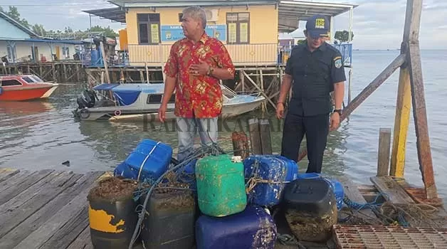 DISITA: Tali rumput laut saat akan dibawa DKP Kaltara karena dianggap sudah melanggar batas di alur pelayaran Tarakan-Bunyu, Kamis (13/7).