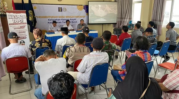 CEGAH TPPO: Kantor Imigrasi Tarakan berikan edukasi kepada warga Kelurahan Karang Anyar terkait pencegahan TPPO, Rabu (15/11).