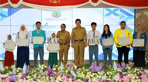 MUTU PENDIDIKAN: Gubernur Kaltara Zainal Arifin Paliwang bersama Wagub Yansen TP usai memberikan beasiswa kepada sejumlah pelajar, Rabu (13/12).