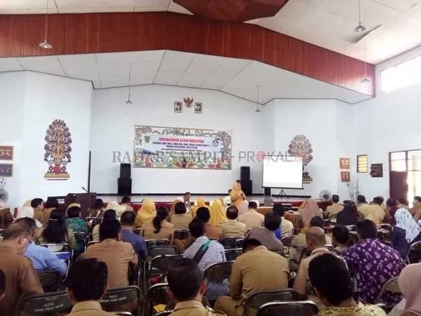 SOSIALISASI: Sosialisasi ujian nasional jenjang SMP/MTs, SMA/MA/SMK/MAK, Paket B dan Paket C Tahun Pelajaran 2019/2020 di Kotim, Senin (9/3). (DINTYA AYU PURIKA/RADAR SAMPIT)