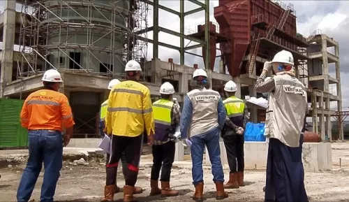 VERIFIKASI : Tim verifikator dari Independen Surveyor Indonesia saat melakukan verifikasi ke PT KPC Tbk, di Kelurahan Kumai Hulu, Kecamatan Kumai, Kobar