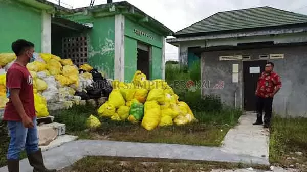 MELUBER : Limbah medis di RSUD Lamandau melebihi daya tampung gudang dan juga tempat pemusnahan.(RIA MEKAR/RADAR PANGKALAN BUN)