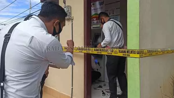 Salah satu ATM Bank Kalteng di Lamandau diduga dibobol maling. Polisi telah menyelidiki kasus ini.(RIA/RADAR SAMPIT)