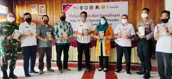 RESMI : Peluncuran dan sosialisasi Buku SOP IPR di Aula Kecamatan Parenggean, Rabu (29/7) kemarin.(IST/RADARSAMPIT)