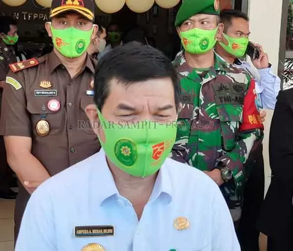 Bupati Barito Timur Ampera AY Mebas