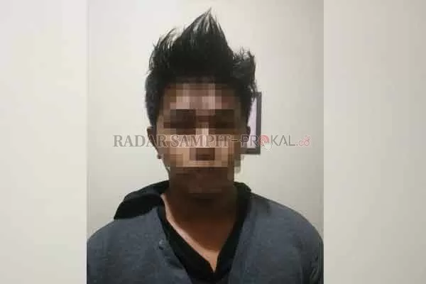 TERTANGKAP: Pelaku dan barang bukti saat diamankan oleh pihak kepolisian Polsek Kahayan Hilir.(POLSEK KAHAYAN HILIR For RADAR SAMPIT)