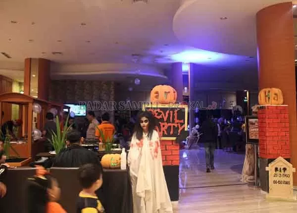 WISATA KULINER: Suasana perayaan Halloween di Aquarius Boutique Hotel Sampit tahun lalu. Sabtu nanti ABHS kembali menggelar acara yang sama.