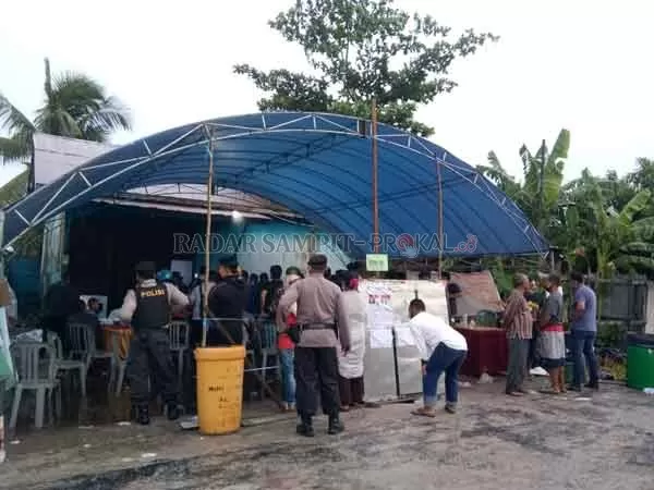 PSU: Suasana pemungutan suara ulang di TPS 20 Kelurahan MB Hilor Jalan Delima 6 Sampit, Minggu (13/12).(HENY/RADAR SAMPIT)