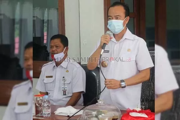 SAMBUTAN: Bupati Seruyan Yulhaidir saat melakukan sambutan, dalam satu kegiatan beberapa waktu lalu.(IST/RADARSAMPIT)