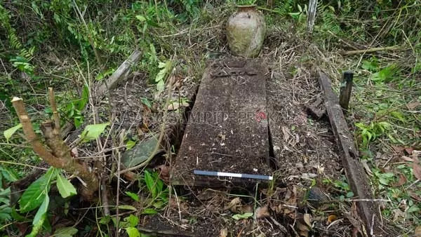 DIDATA: Makam Patih Pait di Desa Natai Sedawak.(FAUZIANNUR/RADAR SAMPIT)