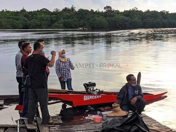 MASUK AGENDA: Persiapan lomba balap ces di Desa Terantang, beberapa waktu lalu. Kegiatan tersebut diusulkan jadi agenda wisata nasional.(DOK/RADAR SAMPI)