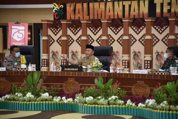 RAKOR: Gubernur Sugianto Sabran memimpin rapat koordinasi terkait pencegahan Karhutla, yang diikuti forum koordinasi pimpinan daerah. (BIRO ADMINISTRASI PIMPINAN)