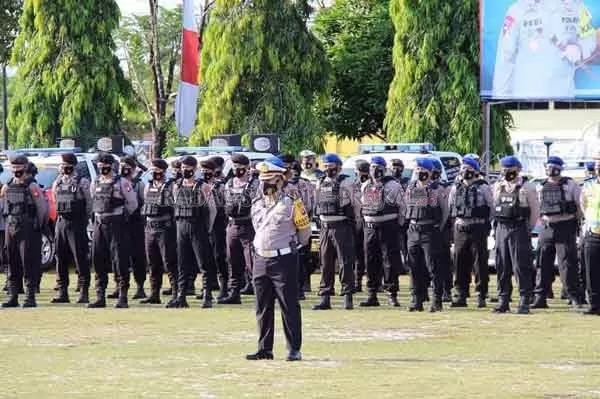 GELAR PASUKAN: Polda Kalteng melaksanakan apel gelar pasukan dalam rangka Operasi Keselamatan Telabang 2021, Senin (12/4).(IST/RADAR PALANGKA)