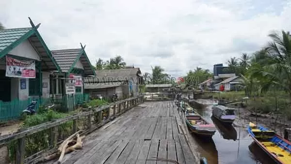 TERISOLIR: Suasana Desa Teluk Pulai, Kecamatan Kumai, Kabupaten Kotawaringin Barat, belum lama ini.(ISTIMEWA/RADAR PANGKALAN BUN)