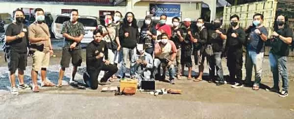 DIAMANKAN : Pelarian H P alias Hana (23) berakhir setelah berhasil diciduk di Kalimantan Selatan oleh tim gabungan  Resmob Polsek Pahandut, Polresta Palangka Raya dibantu Resmob Polda Kalteng dan Resmob Polres Banjarbaru, Minggu (25/4).(ISTIMEWA/ RADAR PALANGKA)