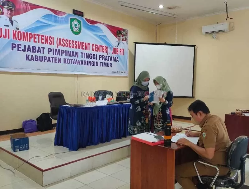 UJI KOMPETENSI: Kegiatan uji kompetensi (job fit) pejabat tinggi pratama di lingkup Pemkab Kotim, beberapa waktu lalu.