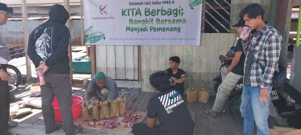 BERKURBAN: Gabungan komunitas di Palangka Raya melaksanakan kurban saat lebaran Idul Adha 1443 H.