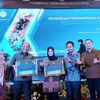 Pj Gubernur Banten Raih Penghargaan Atas Upaya Pemenuhan Hak Penyandang Disabilitas dari Kemenaker RI