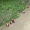 Tim Sar Klaten Cari Pemilik Motor yang Sudah Tertinggal 3 Hari di Tepi Sungai Dengkeng