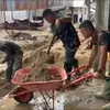 Sinergi TNI–Polri Percepat Pemulihan Sumbar: Bersihkan Pasar hingga Rumah Warga