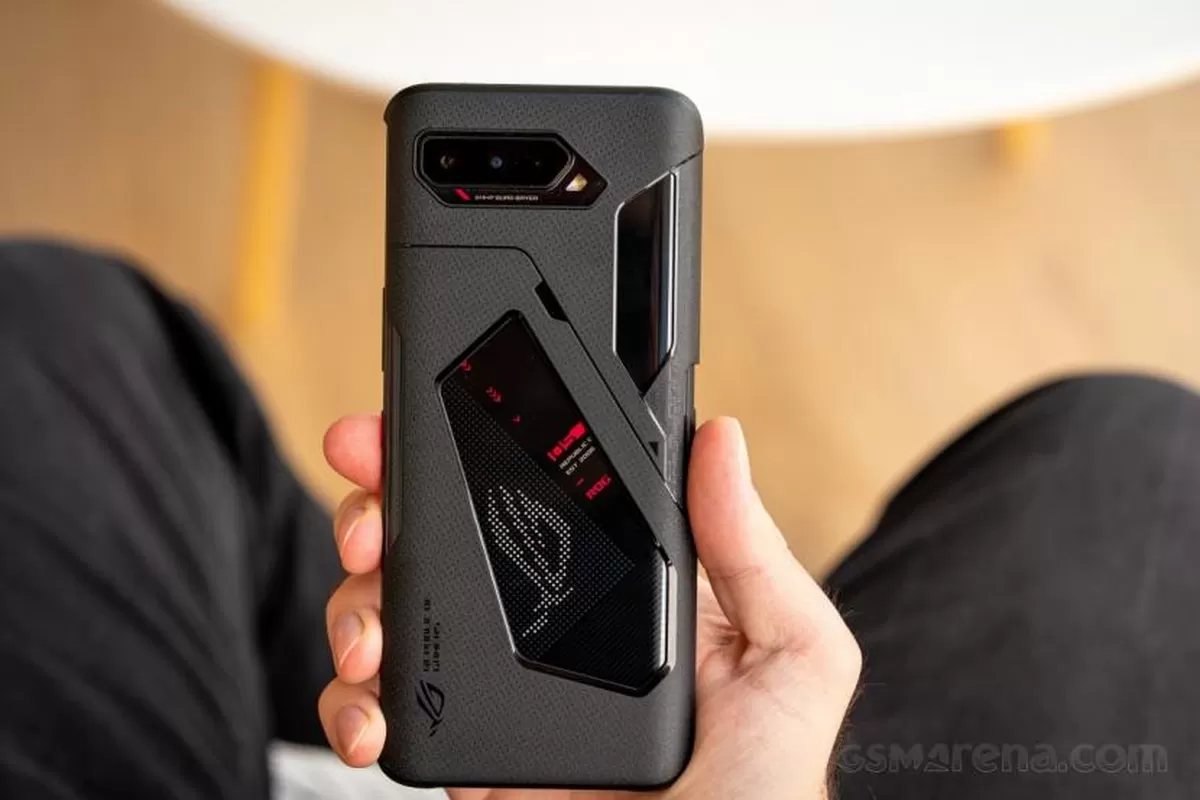 Spesifikasi dan harga HP smartphone Asus ROG Phone 5 RAM 16 GB ROM 256 GB. (Gsm arena)