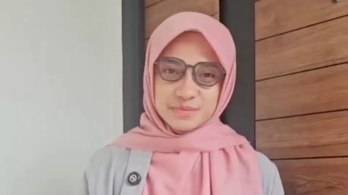 Rumah Influencer Aceh Sherly Annavita Diteror, Pelaku Terekam CCTV Lempar Telur Busuk (Istimewa )