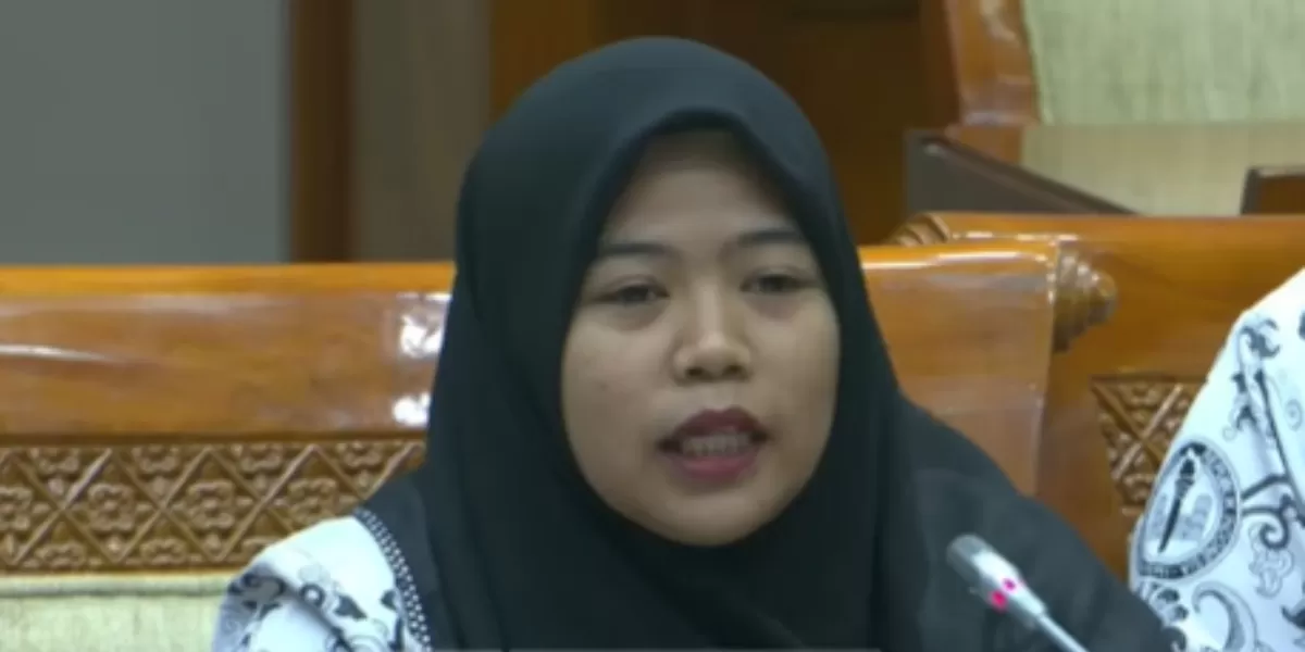 Guru SD di Muaro Jambi, Tri Wulansari menuturkan terkait kasus pelaporan terhadap dirinya ke polisi usai sempat merazia rambut siswa di sekolah.  (YouTube.com / TVR Parlemen)