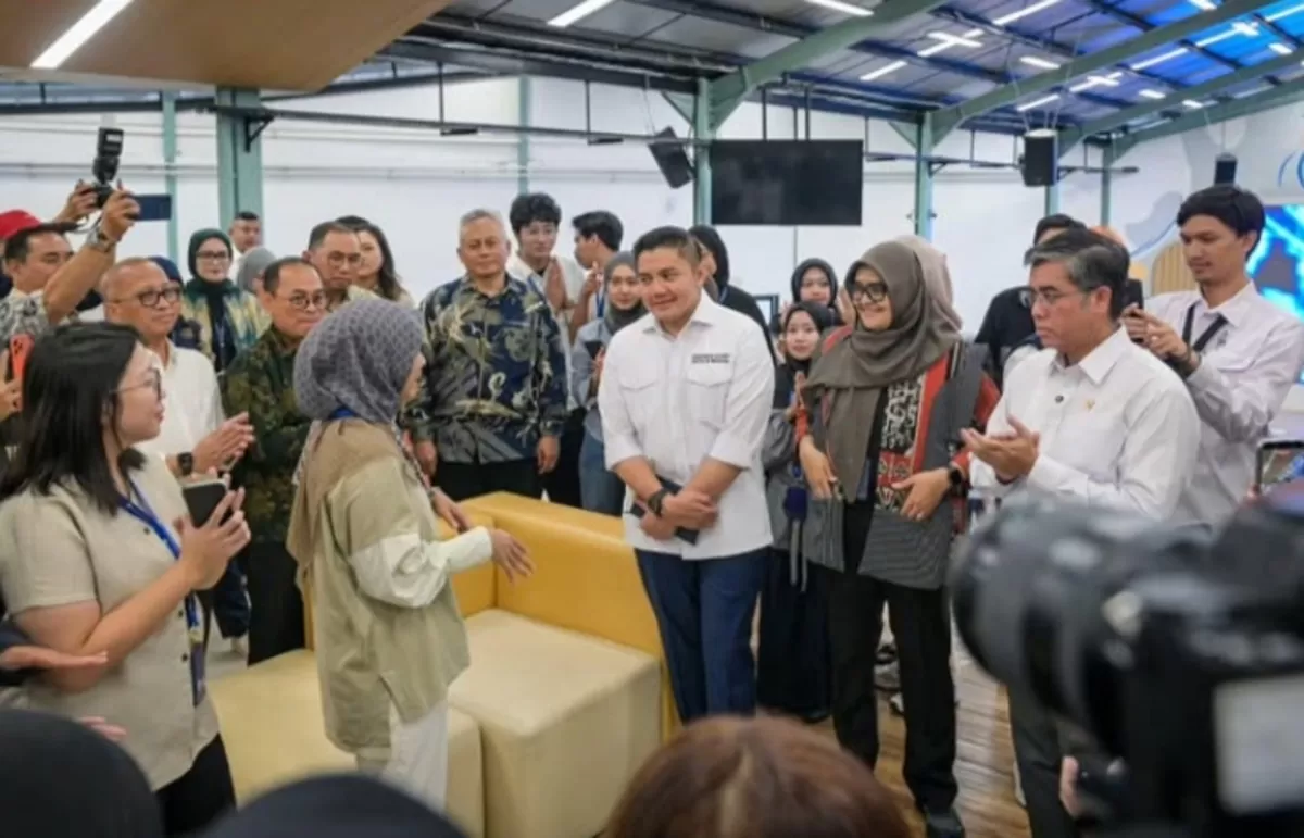 Seskab Teddy dan Menaker Tinjau Magang Nasional di Paragon (Foto : instagram/sekretariat.kabinet)