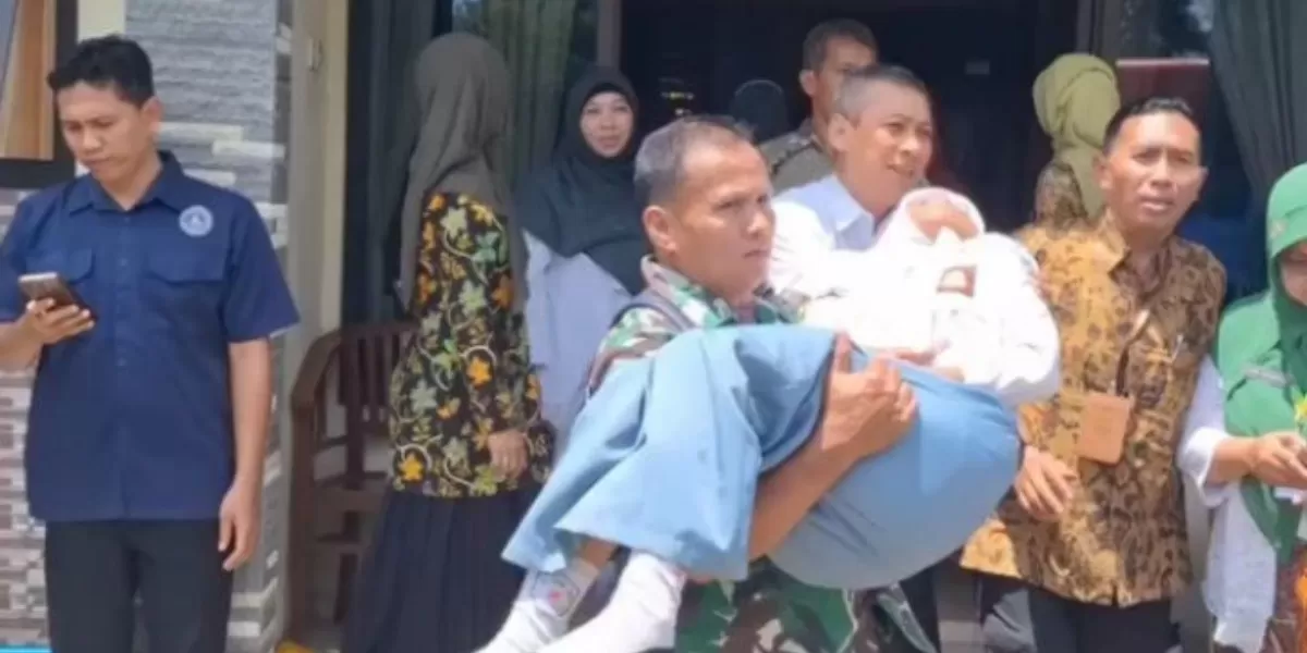 Menyoroti penuturan pihak sekolah SMAN 2 Kudus, Jawa Tengah ihwal insiden keracunan massal yang dialami para siswa usai santap MBG.  (Instagram.com/@undercover.id)