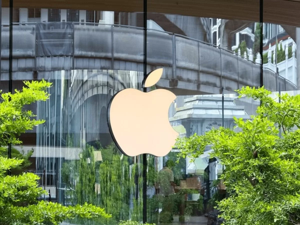 Apple Logo (Shutterstock)