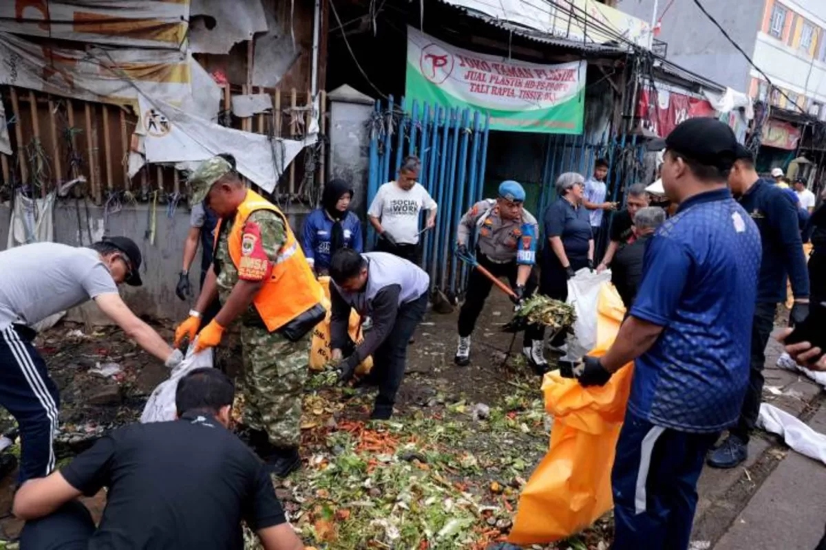 Menteri LH dan Wali Kota Tangerang Pimpin Aksi Massal Perang Melawan Sampah di Pasar Anyar (Istimewa)