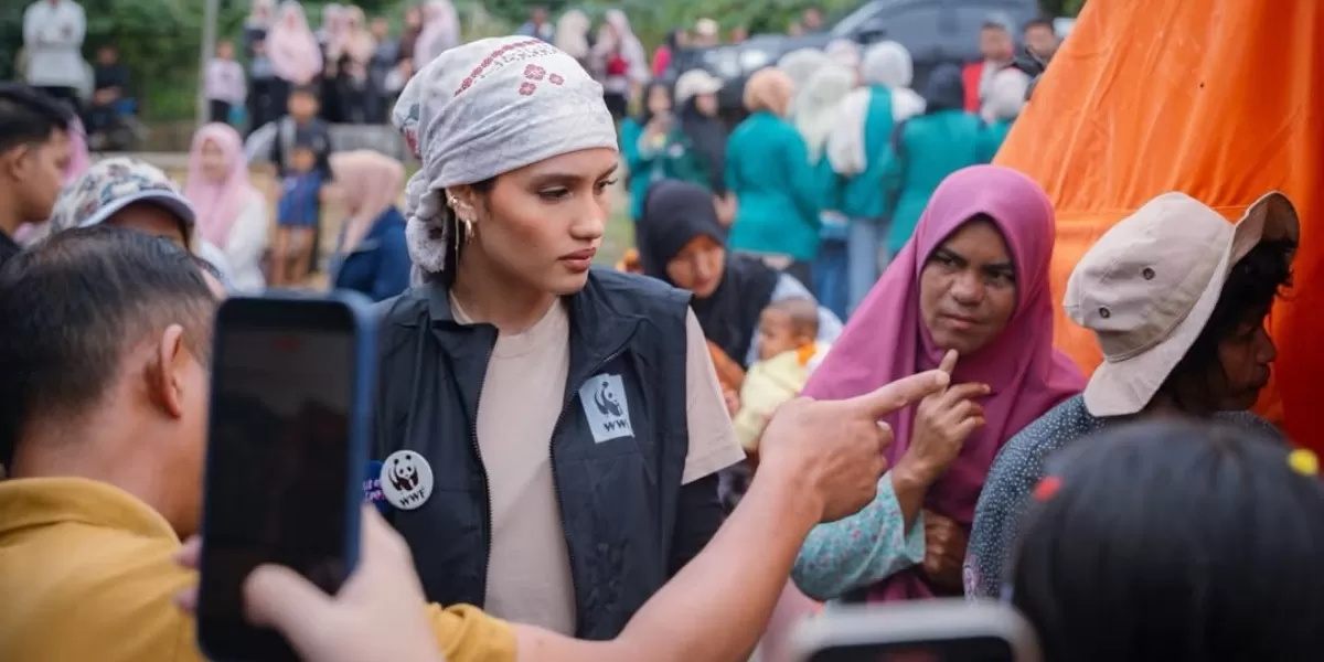 Mengintip cerita artis, Cinta Laura terkait pengalamannya bertemu dengan para korban bencana di Aceh.  (Instagram.com/@claurakiehl)