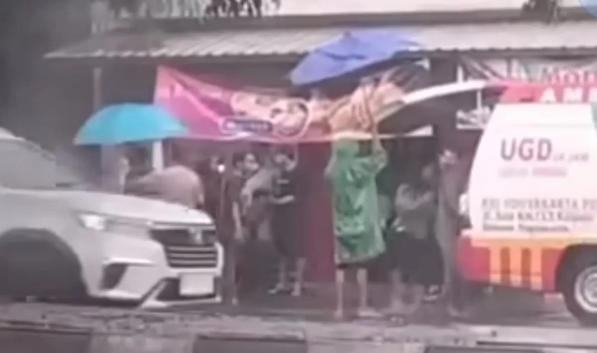 Korban kecelakaan di Kalasan, Sleman kehilangan motor saat dibawa ke RS.  (Instagram/merapi_uncover)