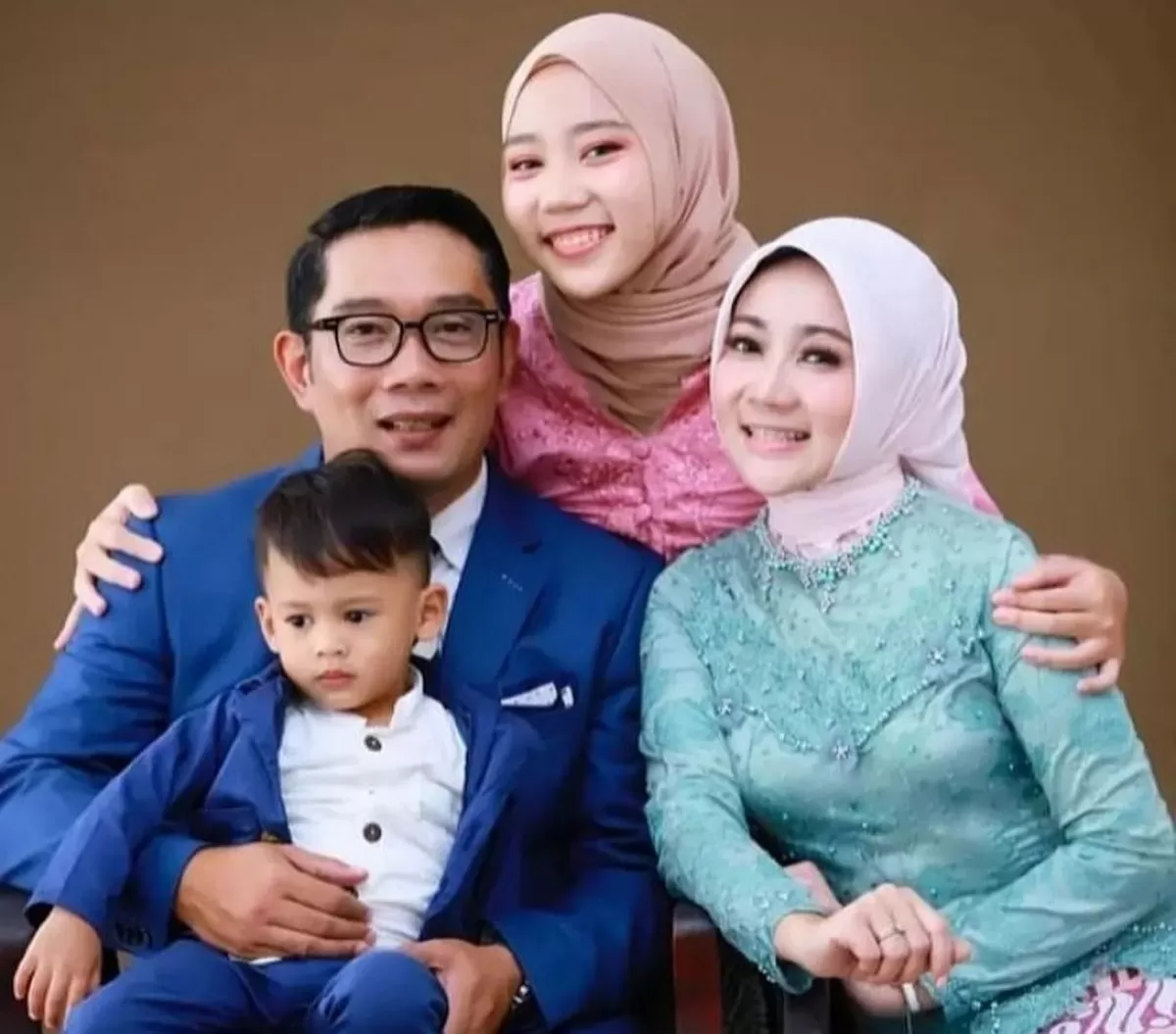 Kuasa hukum Ridwan Kamil, Wenda Aluwi buka suara atas berita miring yang menyeret Arkana, anak angkat dari Atalia Praratya dan mantan Gubernur Jawa Barat itu.  (Instagram.com/@ataliapraratyaa)