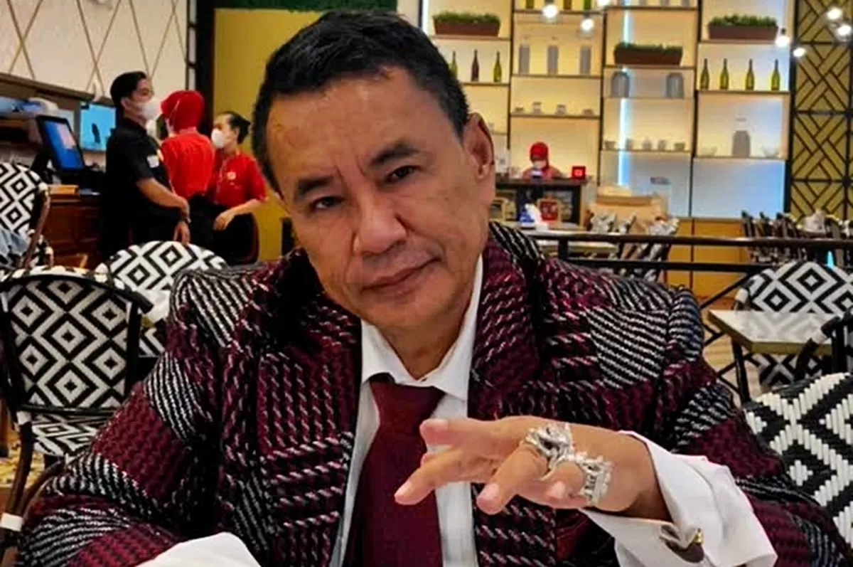Potret Hotman Paris sindir podcaster yang sering buka aib perselingkuhan artis tapi katanya jago selingkuh hingga dikaitkan netizen dengan ramalan Hard Gumay (Instagram/hotmanparisofficial)